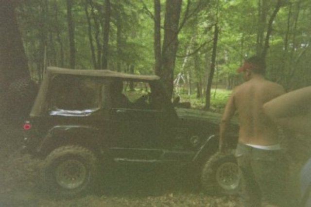 jamesjeepbrokedowntheyfixeditofcourse.jpg