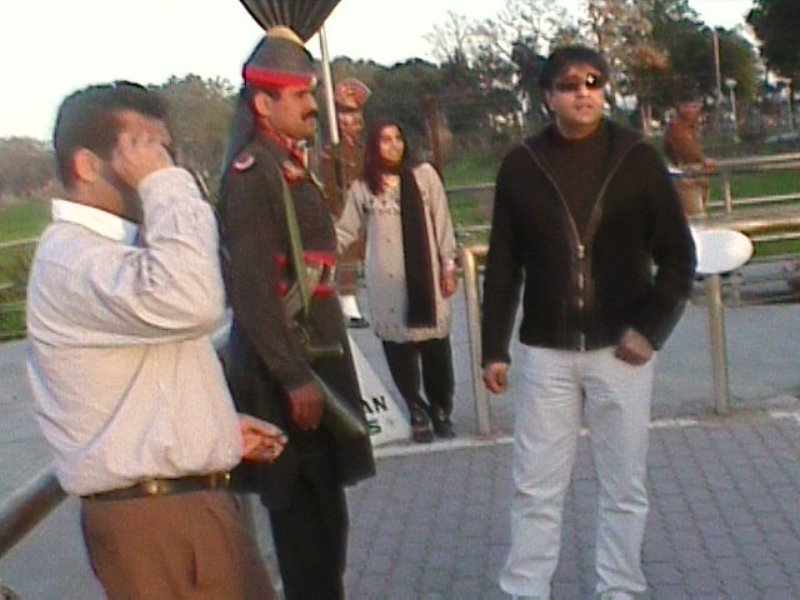 changingoftheguardswagahborder2.jpg